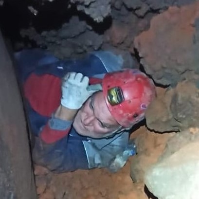 mentre sfriscio in una strettoia